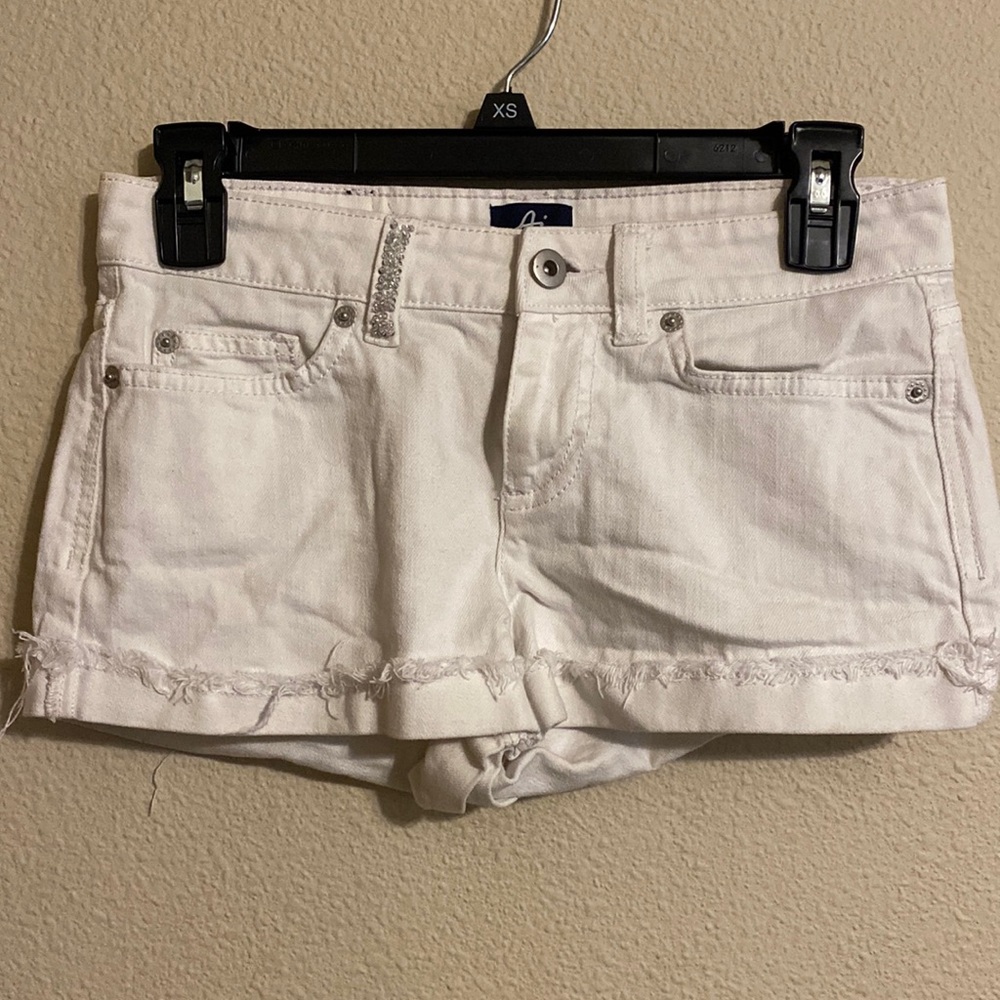 Authentic Icon star pocket jean shorts size 24
